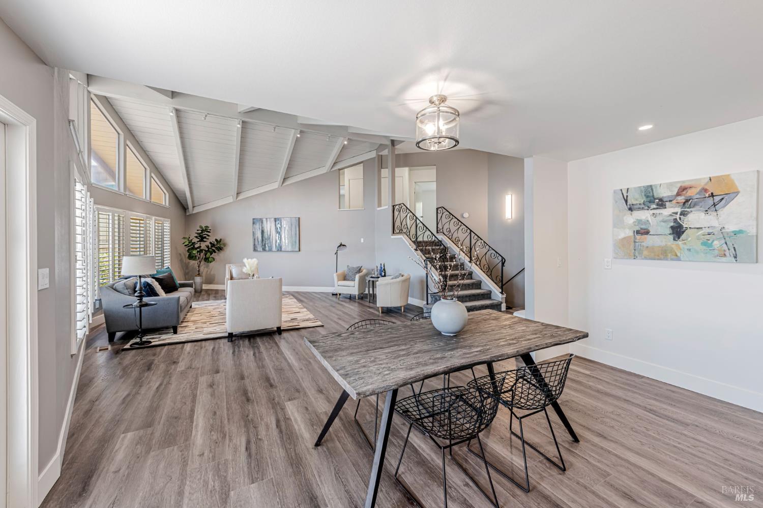 Detail Gallery Image 17 of 44 For 155 Dominican Dr, San Rafael,  CA 94901 - 3 Beds | 2/1 Baths