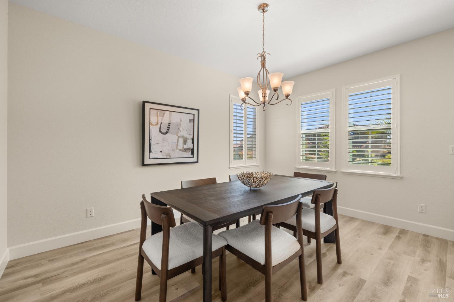 Detail Gallery Image 9 of 88 For 685 Elderberry Loop, Vacaville,  CA 95688 - 5 Beds | 4/1 Baths