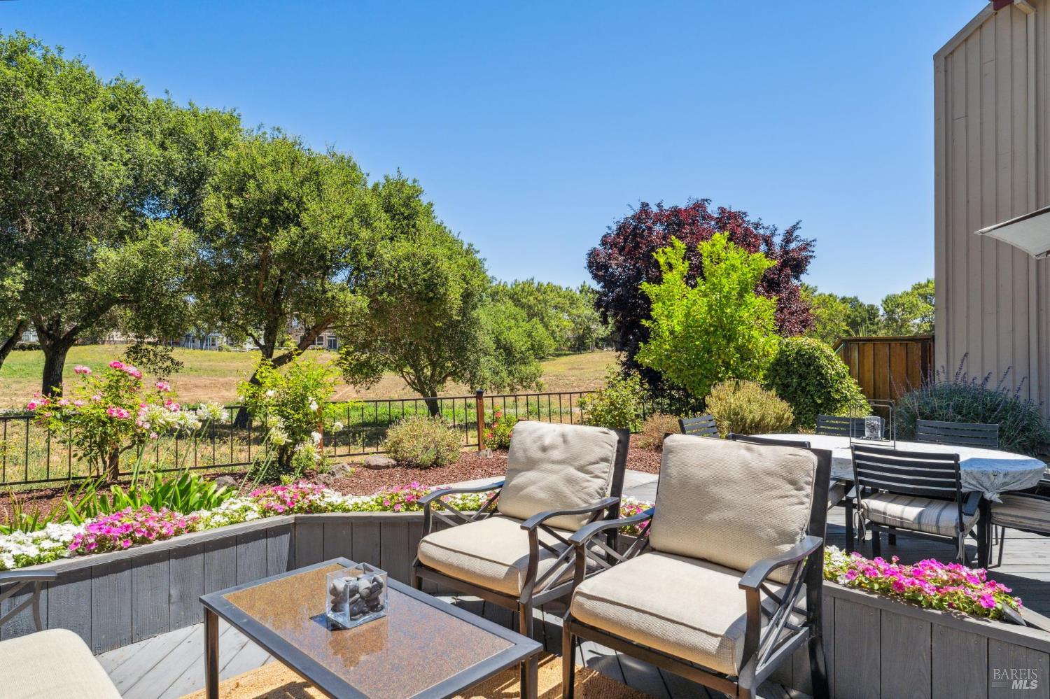 Detail Gallery Image 28 of 43 For 12 Birnam Wood Ct, Petaluma,  CA 94954 - 3 Beds | 2/1 Baths