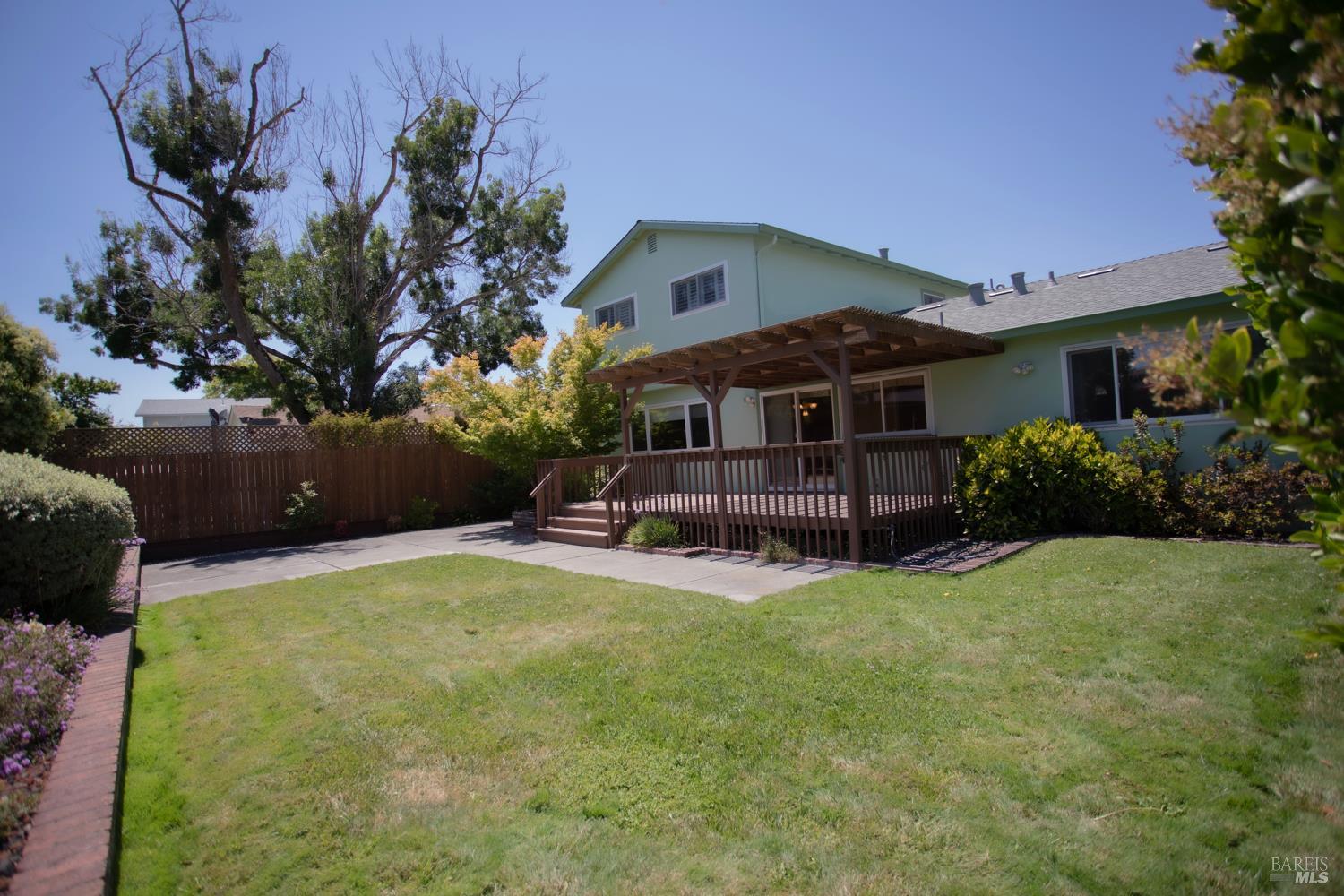 Detail Gallery Image 35 of 39 For 1688 Kearny Ct, Petaluma,  CA 94954 - 5 Beds | 2/1 Baths
