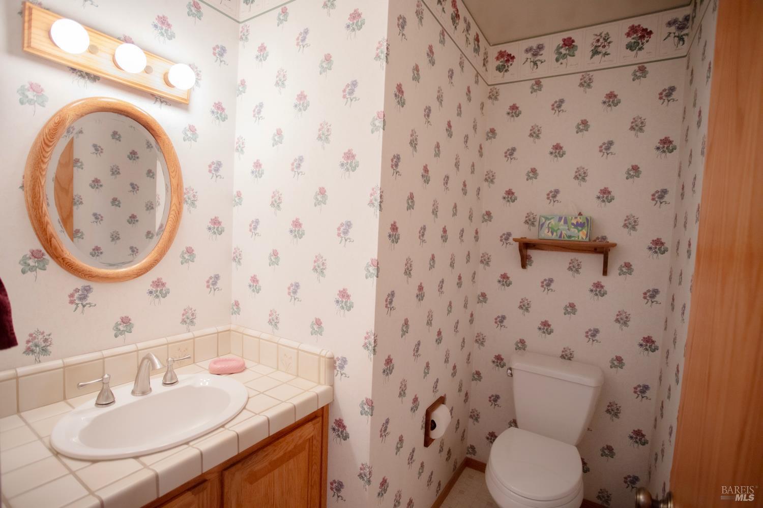 Detail Gallery Image 14 of 39 For 1688 Kearny Ct, Petaluma,  CA 94954 - 5 Beds | 2/1 Baths