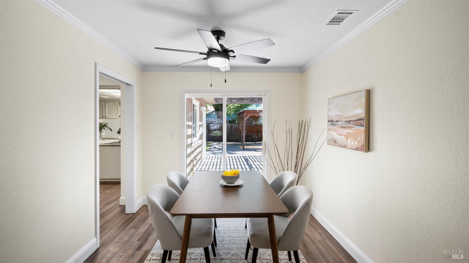 Detail Gallery Image 10 of 64 For 647 Nevada St, Fairfield,  CA 94533 - 5 Beds | 3 Baths