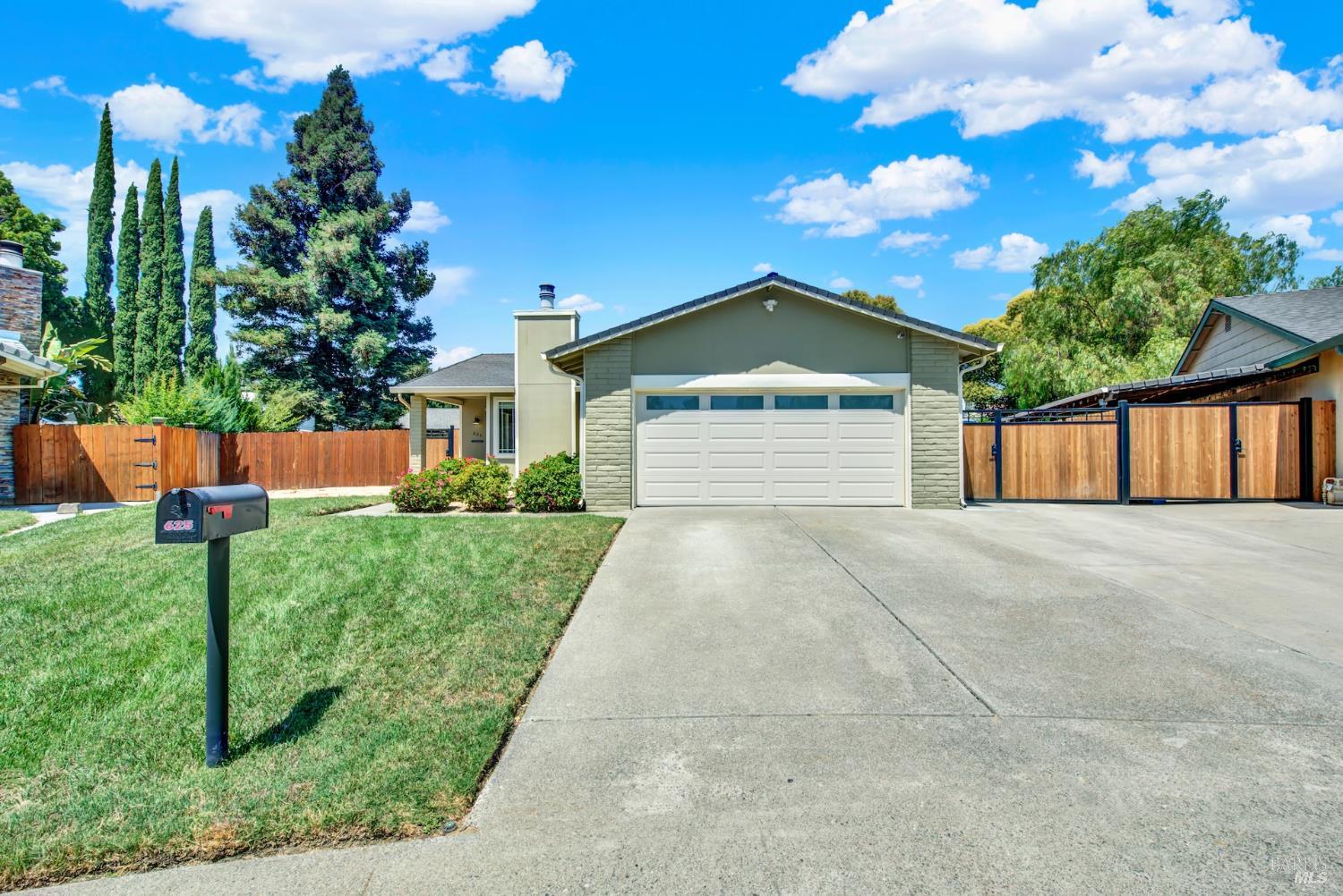 Detail Gallery Image 4 of 78 For 625 Cornell Ct, Vacaville,  CA 95687 - 3 Beds | 2 Baths