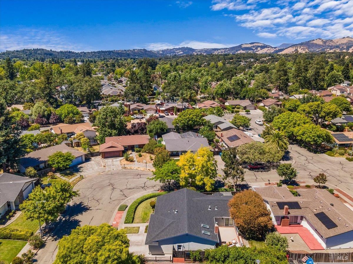 Detail Gallery Image 37 of 44 For 4305 Leafwood Cir, Santa Rosa,  CA 95405 - 3 Beds | 2 Baths