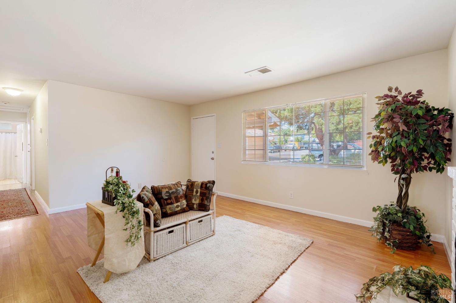 Detail Gallery Image 5 of 30 For 201 Redwing St, Vallejo,  CA 94589 - 3 Beds | 2 Baths