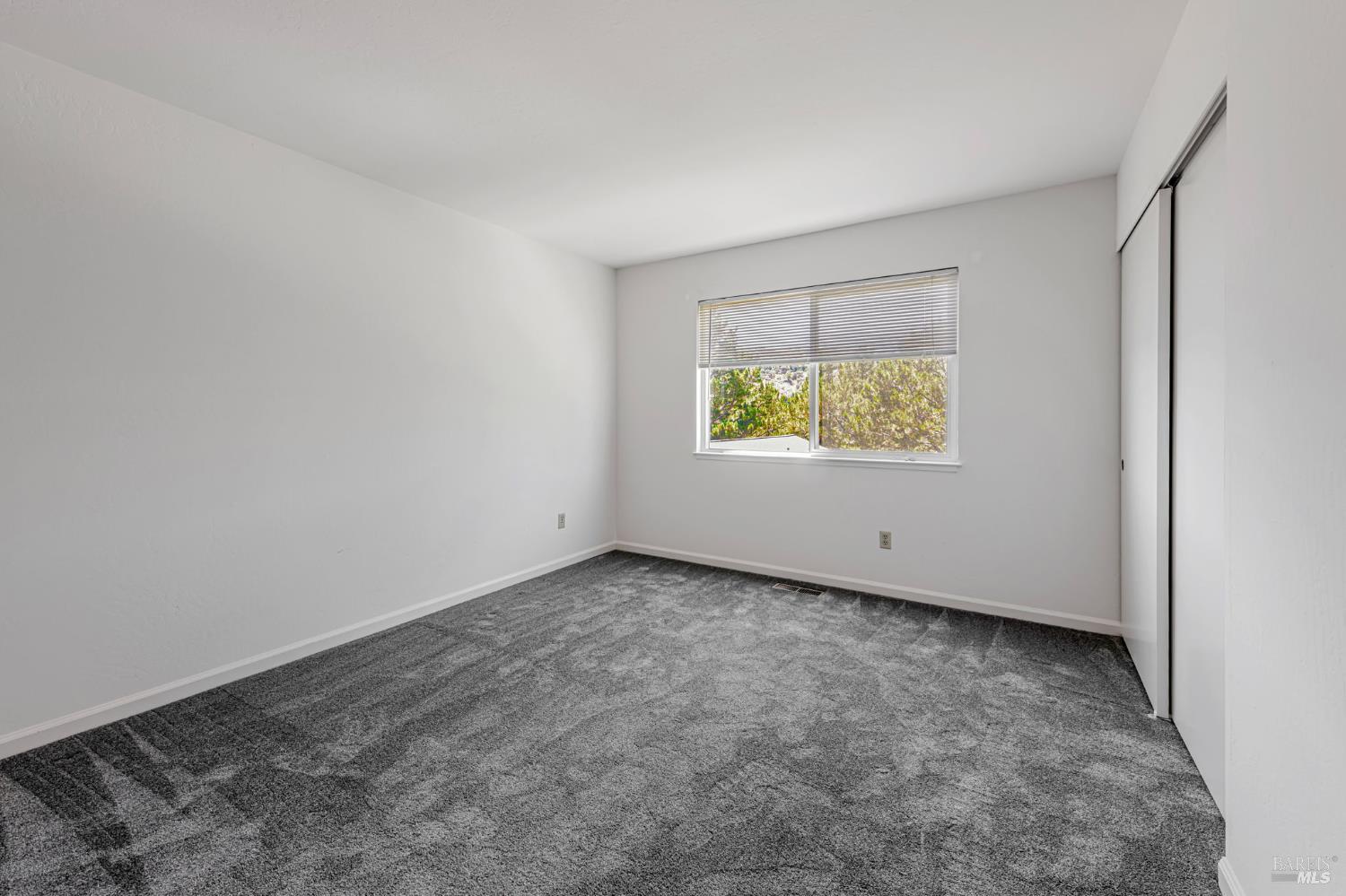 Detail Gallery Image 25 of 44 For 155 Dominican Dr, San Rafael,  CA 94901 - 3 Beds | 2/1 Baths