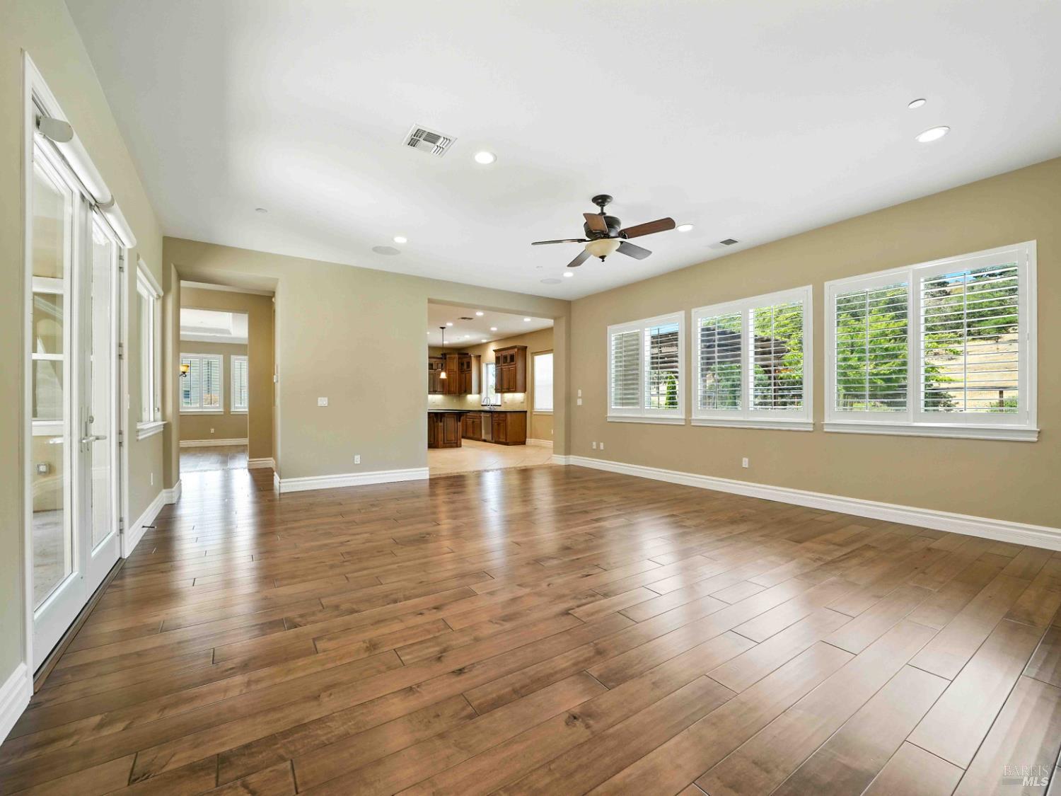 Detail Gallery Image 18 of 37 For 715 Bridle Ridge Dr, Fairfield,  CA 94534 - 5 Beds | 5/1 Baths