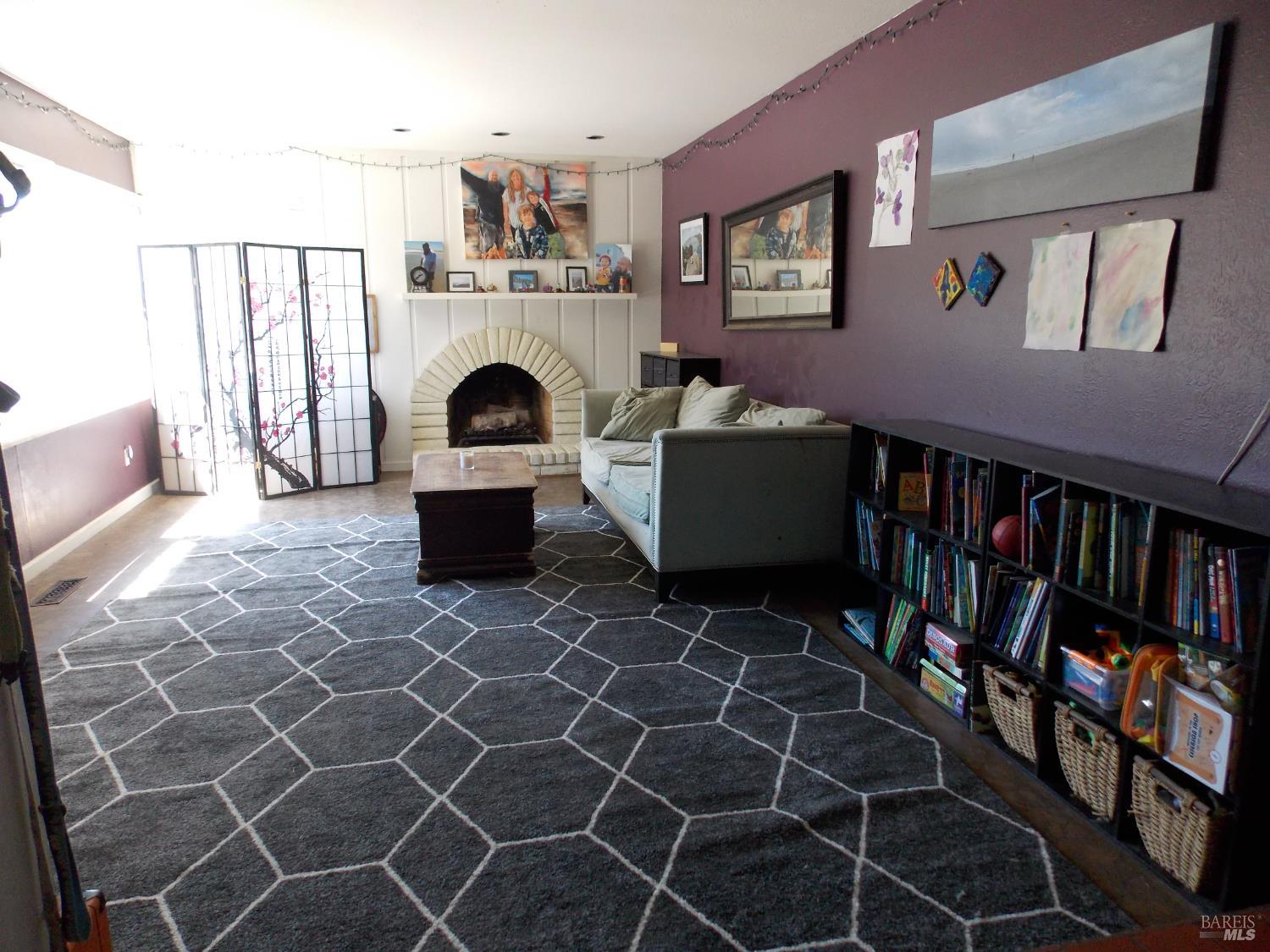 Detail Gallery Image 8 of 29 For 6531 Bridgewood Dr, Santa Rosa,  CA 95409 - 3 Beds | 2 Baths