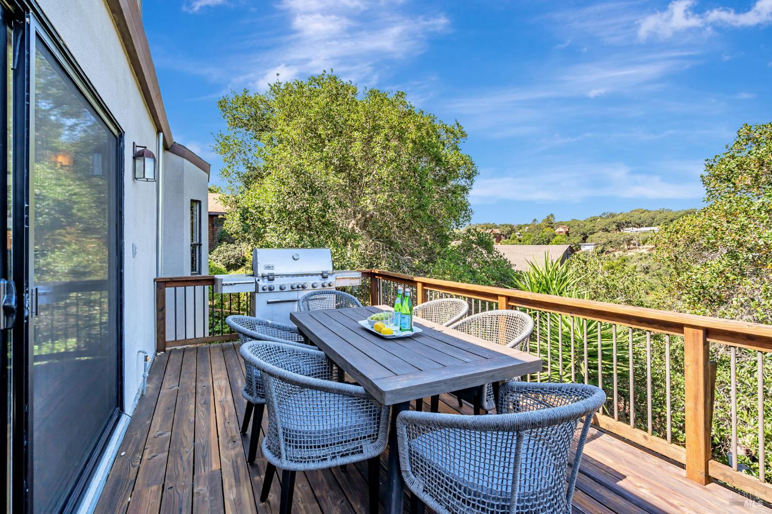 Detail Gallery Image 11 of 30 For 352 Laurel Ave, Novato,  CA 94945 - 4 Beds | 2/1 Baths