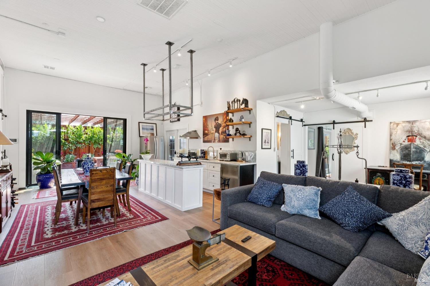 Detail Gallery Image 7 of 43 For 307 Bodega Ave, Petaluma,  CA 94952 - 2 Beds | 2 Baths