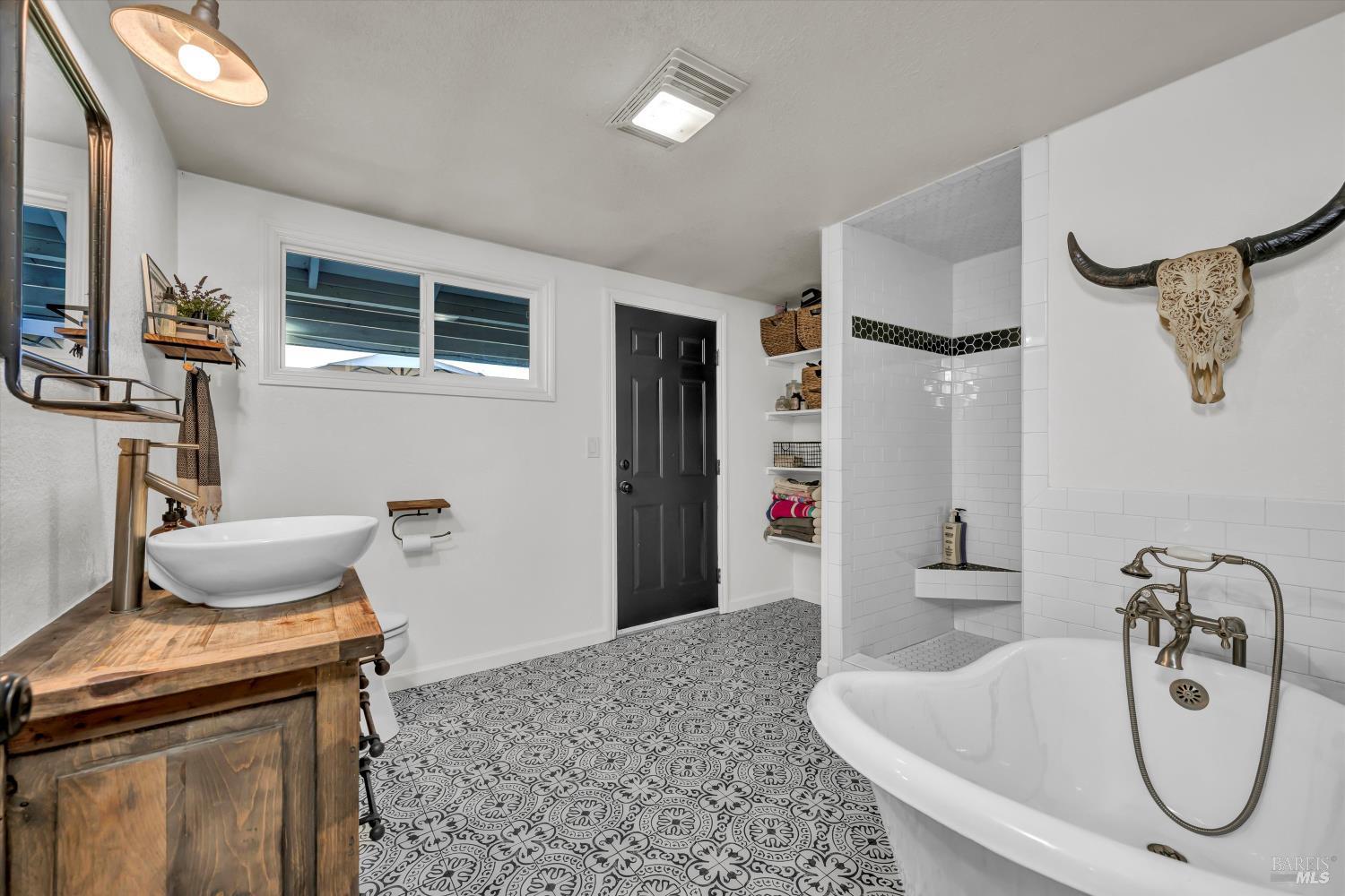 Detail Gallery Image 19 of 56 For 9099 E Side Potter Valley Rd, Potter Valley,  CA 95469 - 3 Beds | 3 Baths