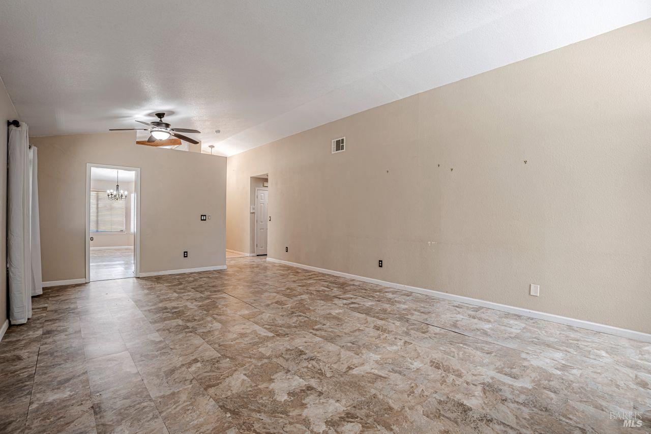 Detail Gallery Image 16 of 36 For 812 Sonnet Dr, Vacaville,  CA 95687 - 3 Beds | 2 Baths