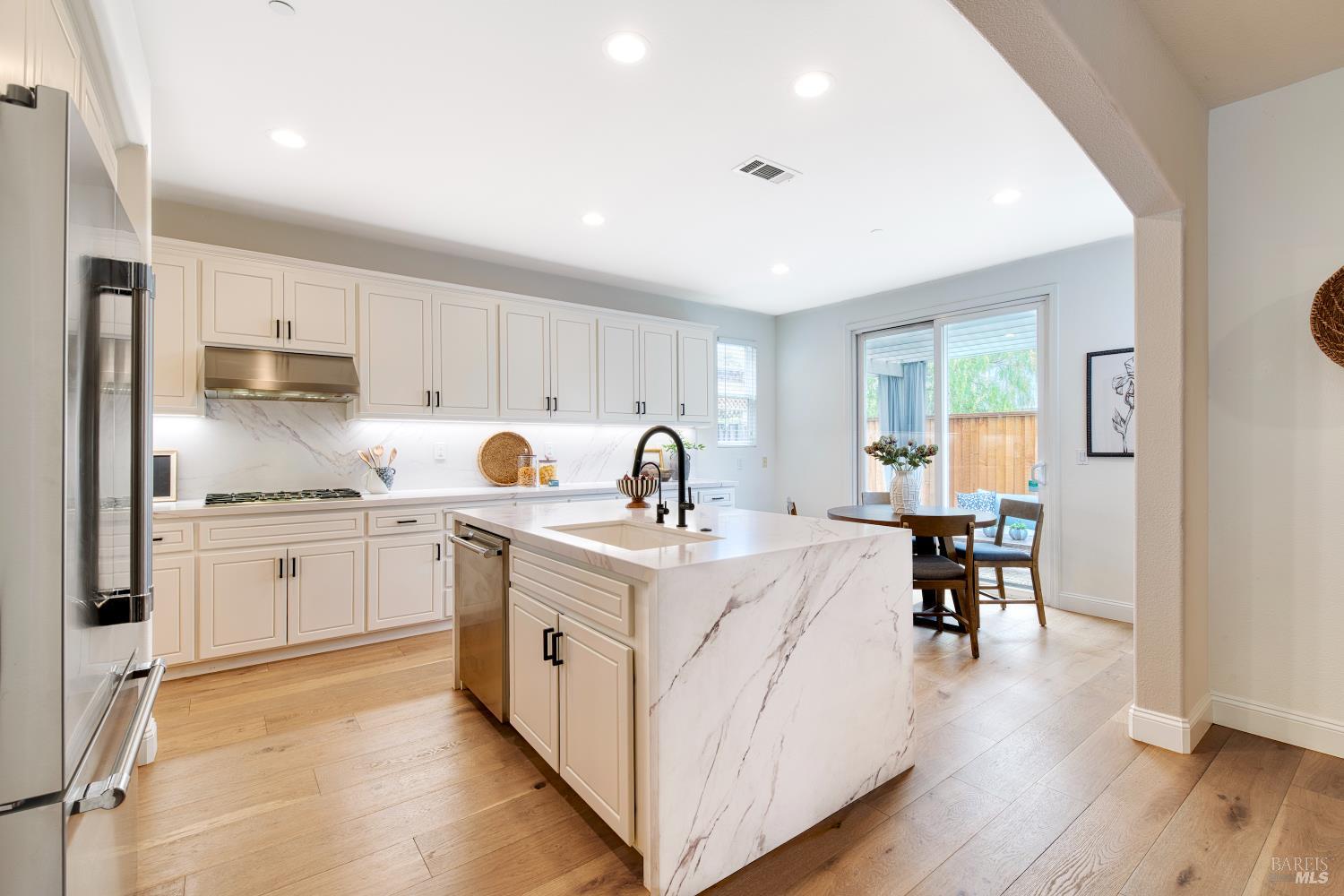Detail Gallery Image 18 of 35 For 19 Sunny Cove Dr, Novato,  CA 94949 - 4 Beds | 2/1 Baths