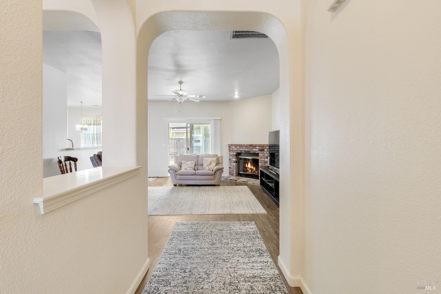 Detail Gallery Image 3 of 19 For 400 Wick Ct, Vacaville,  CA 95687 - 3 Beds | 2 Baths