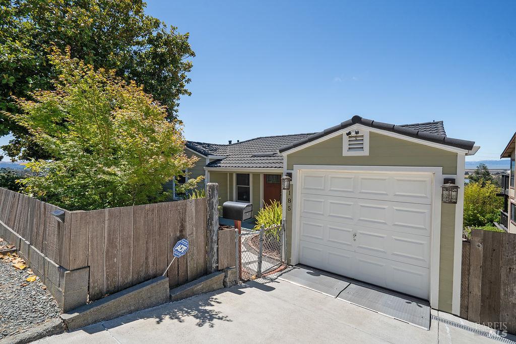 Detail Gallery Image 2 of 36 For 185 Baxter St, Vallejo,  CA 94590 - 2 Beds | 1 Baths