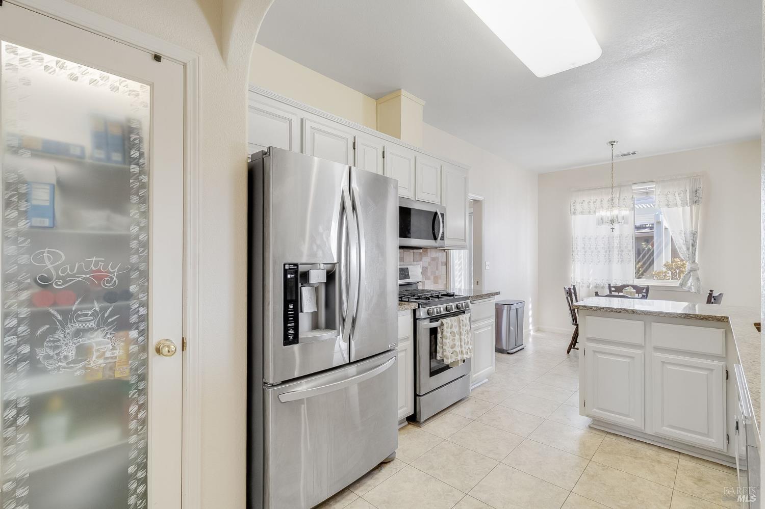 Detail Gallery Image 6 of 19 For 400 Wick Ct, Vacaville,  CA 95687 - 3 Beds | 2 Baths