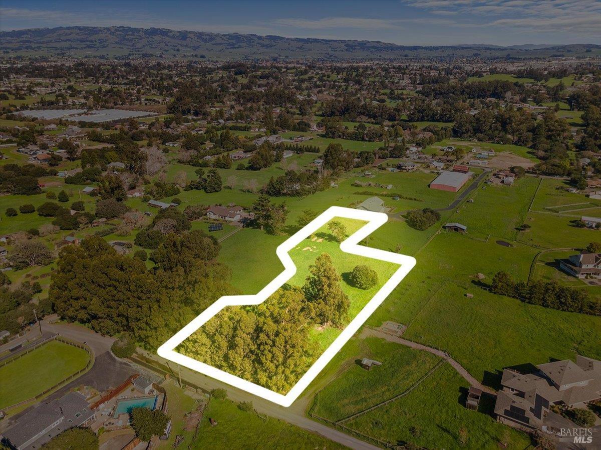 Detail Gallery Image 2 of 23 For 549 Fairview Ct, Petaluma,  CA 94952 - – Beds | – Baths