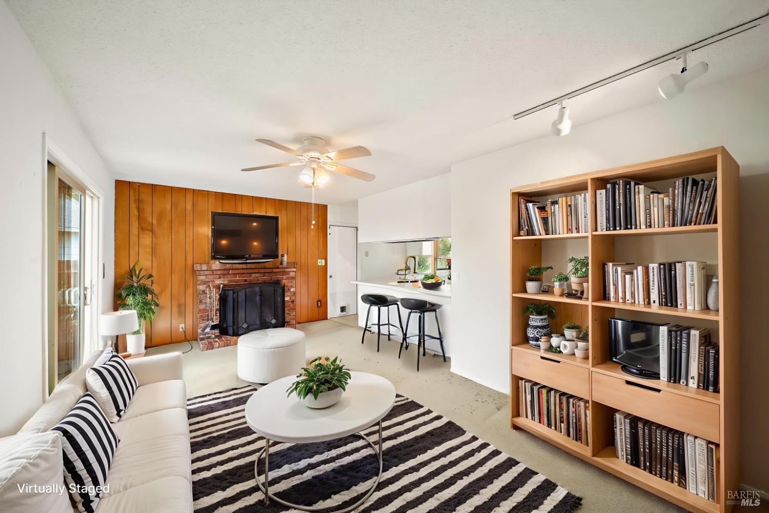Detail Gallery Image 3 of 35 For 717 Willrush St, Santa Rosa,  CA 95401 - 3 Beds | 2 Baths