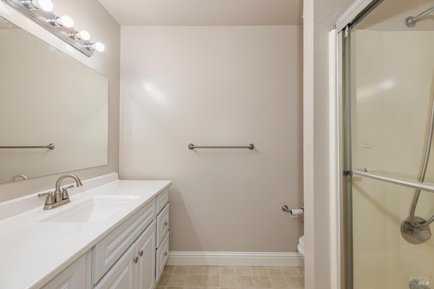 Detail Gallery Image 10 of 33 For 1550 Center Rd #45,  Novato,  CA 94947 - 2 Beds | 1/1 Baths