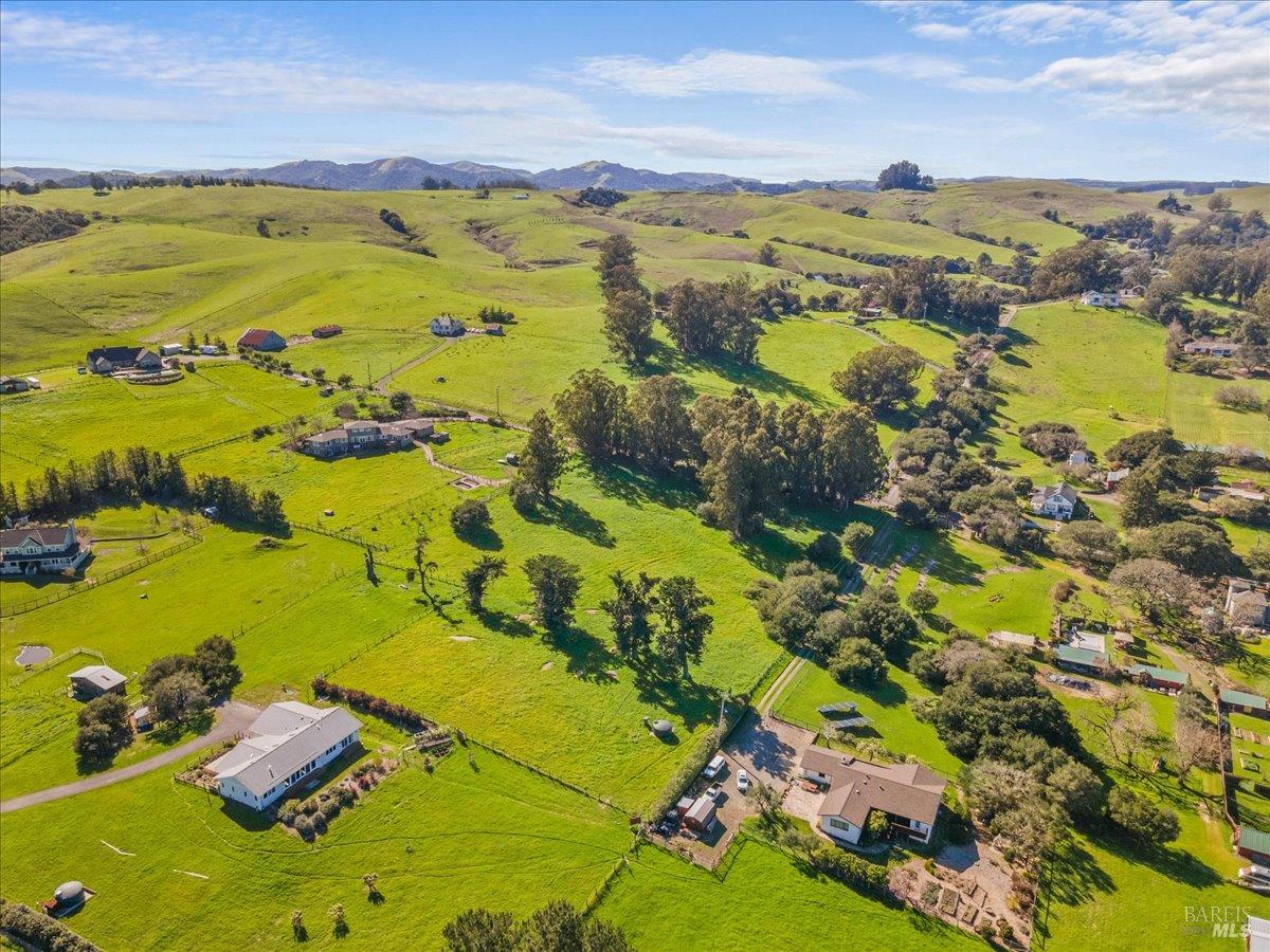 Detail Gallery Image 5 of 23 For 549 Fairview Ct, Petaluma,  CA 94952 - – Beds | – Baths