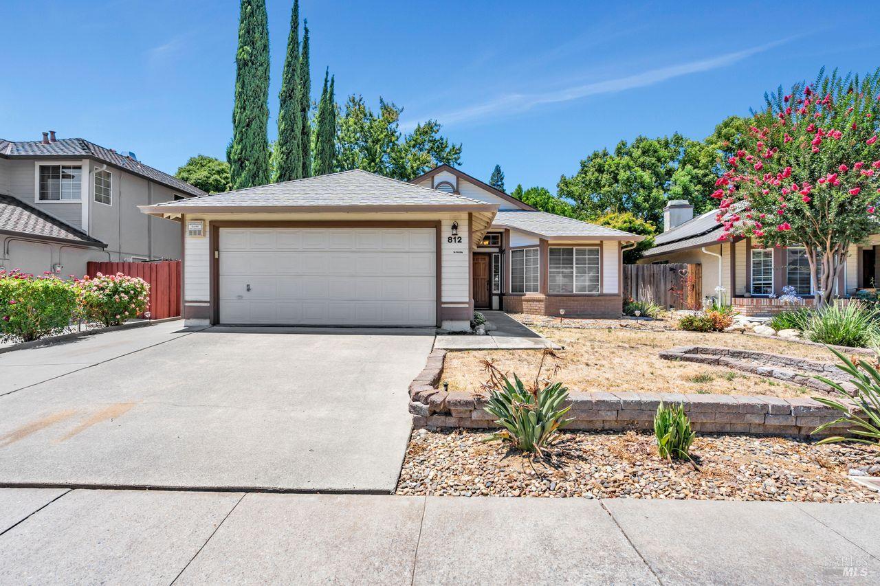 Detail Gallery Image 1 of 36 For 812 Sonnet Dr, Vacaville,  CA 95687 - 3 Beds | 2 Baths