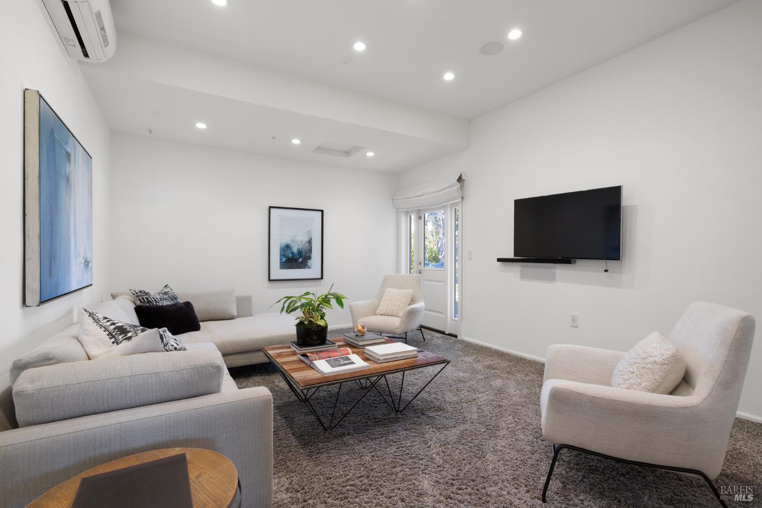 Detail Gallery Image 14 of 40 For 79 Trinidad Dr, Tiburon,  CA 94920 - 5 Beds | 4/1 Baths