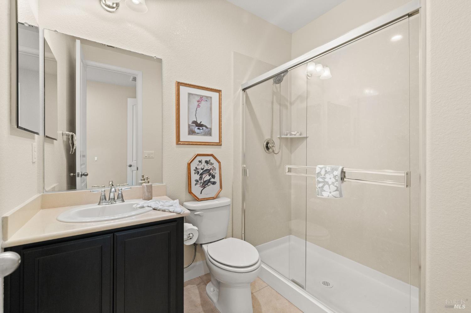 Detail Gallery Image 15 of 88 For 685 Elderberry Loop, Vacaville,  CA 95688 - 5 Beds | 4/1 Baths