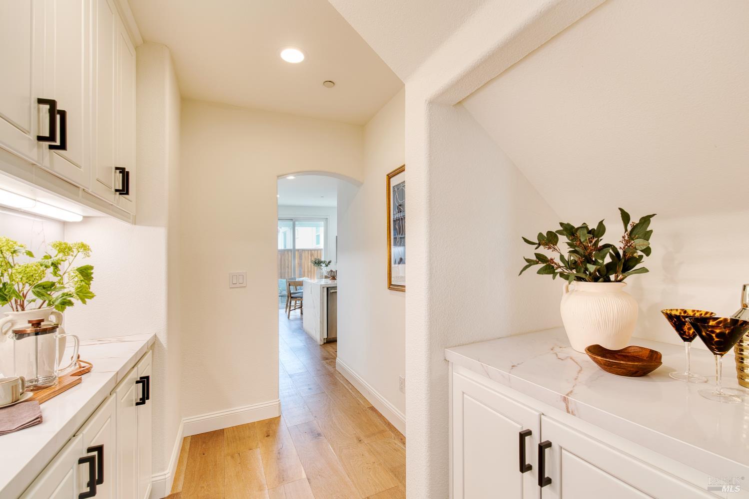 Detail Gallery Image 17 of 35 For 19 Sunny Cove Dr, Novato,  CA 94949 - 4 Beds | 2/1 Baths