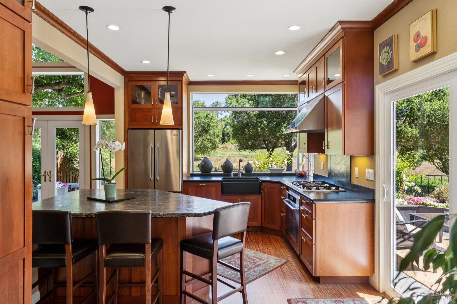 Detail Gallery Image 19 of 43 For 12 Birnam Wood Ct, Petaluma,  CA 94954 - 3 Beds | 2/1 Baths