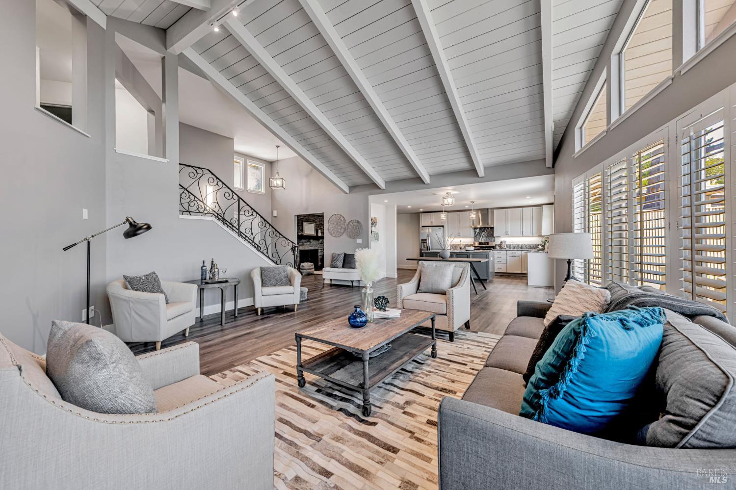 Detail Gallery Image 7 of 44 For 155 Dominican Dr, San Rafael,  CA 94901 - 3 Beds | 2/1 Baths