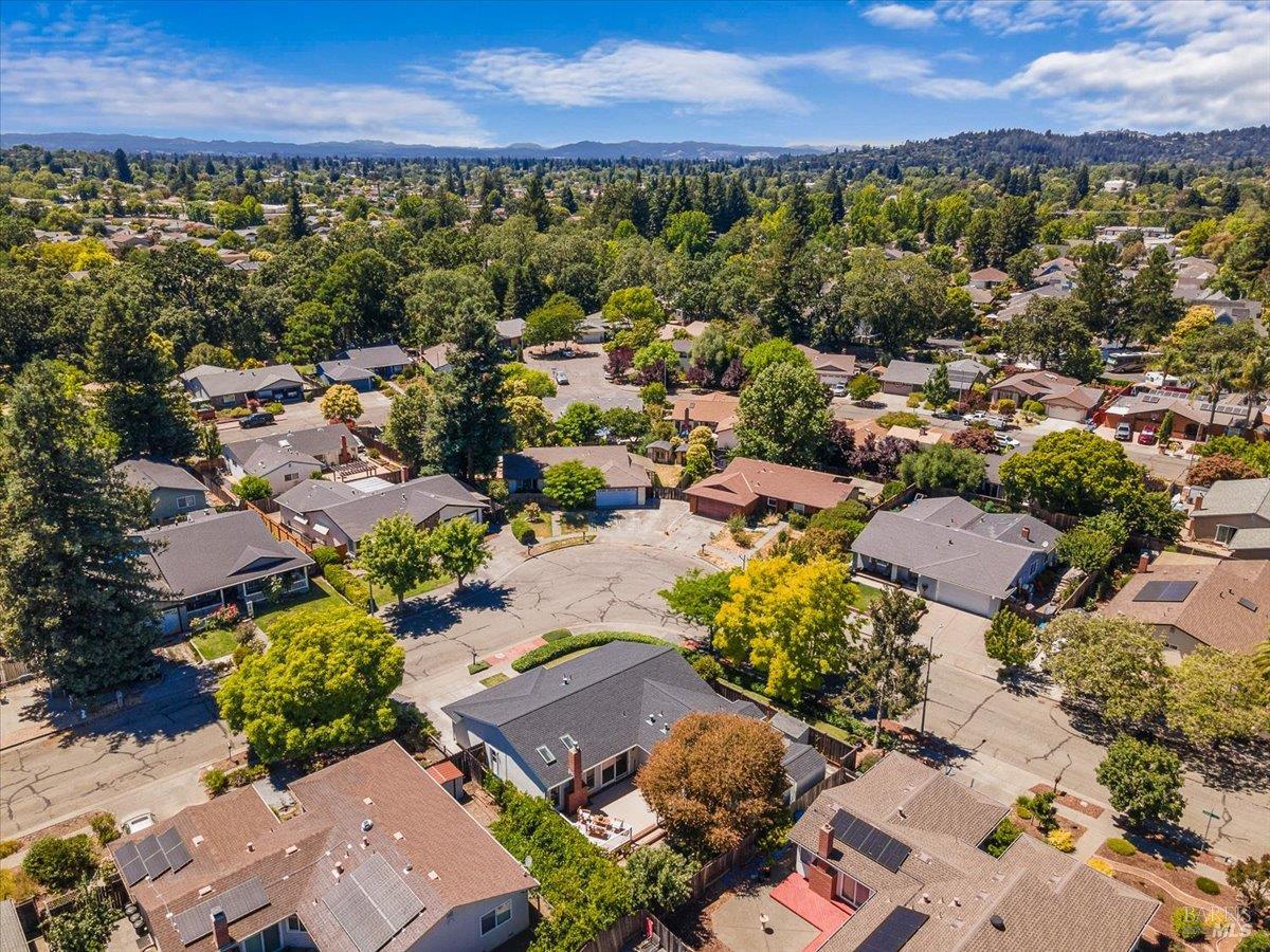Detail Gallery Image 38 of 44 For 4305 Leafwood Cir, Santa Rosa,  CA 95405 - 3 Beds | 2 Baths