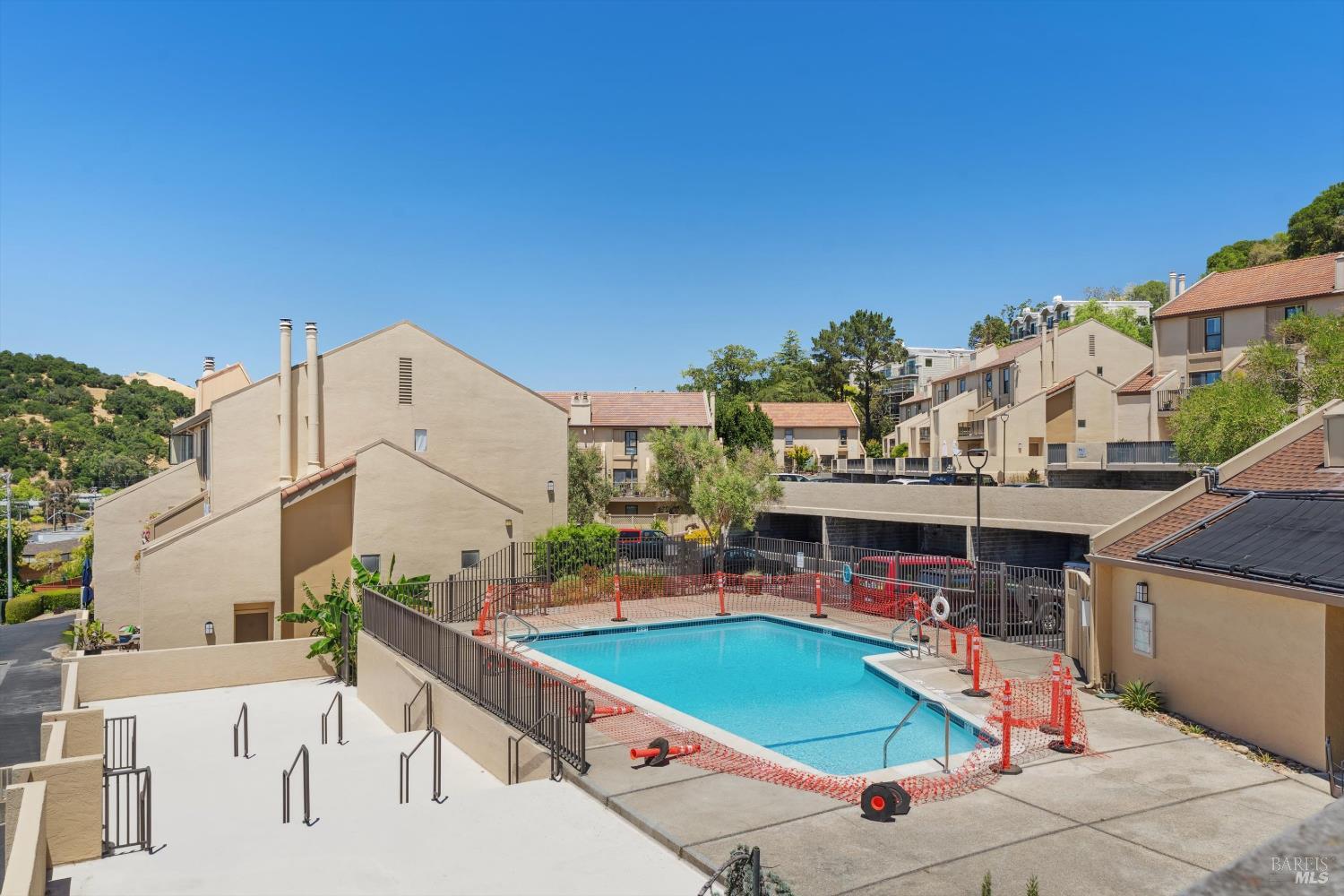 Detail Gallery Image 4 of 23 For 100 Marin Center Dr #70,  San Rafael,  CA 94903 - 2 Beds | 1/1 Baths