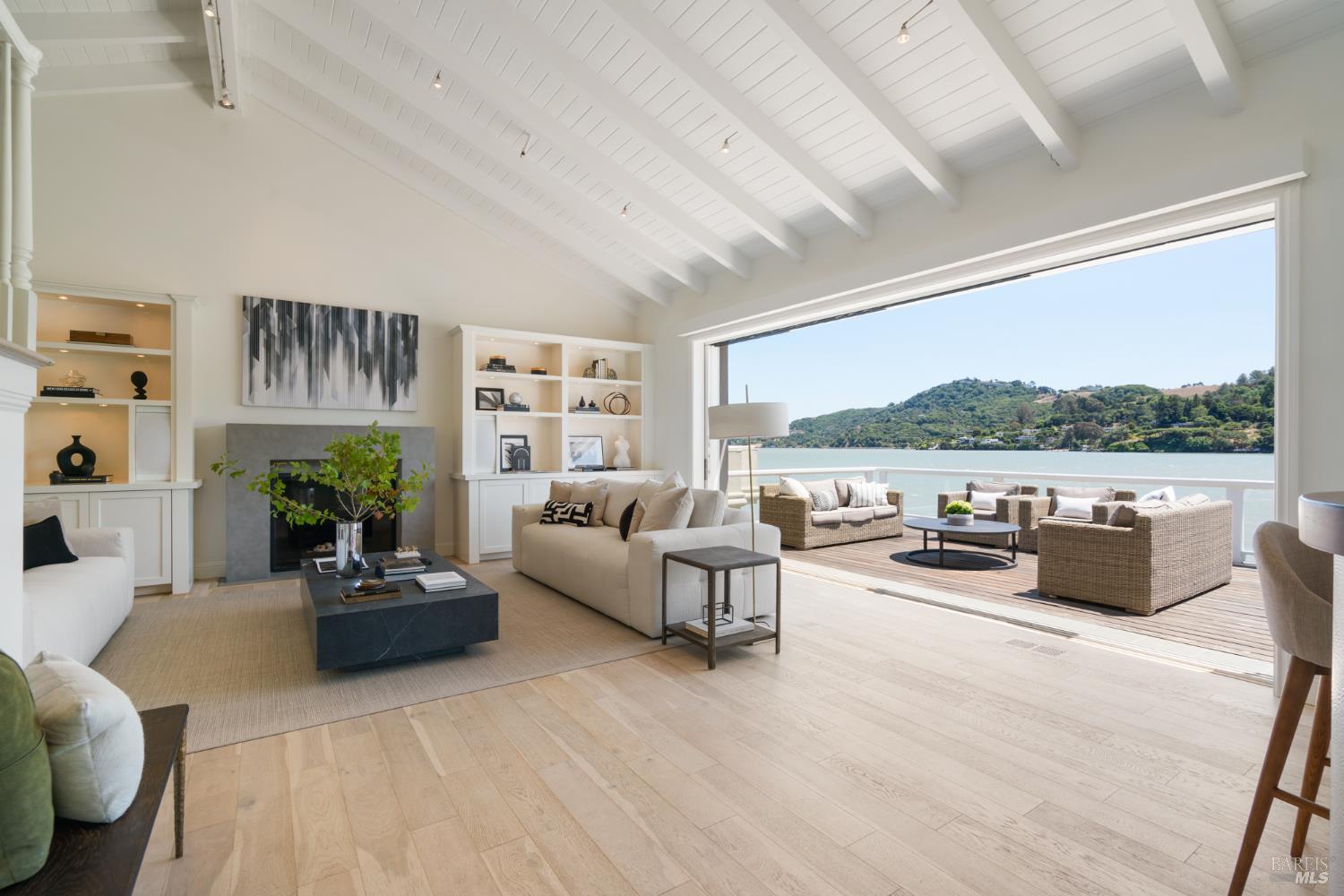 Detail Gallery Image 3 of 40 For 79 Trinidad Dr, Tiburon,  CA 94920 - 5 Beds | 4/1 Baths