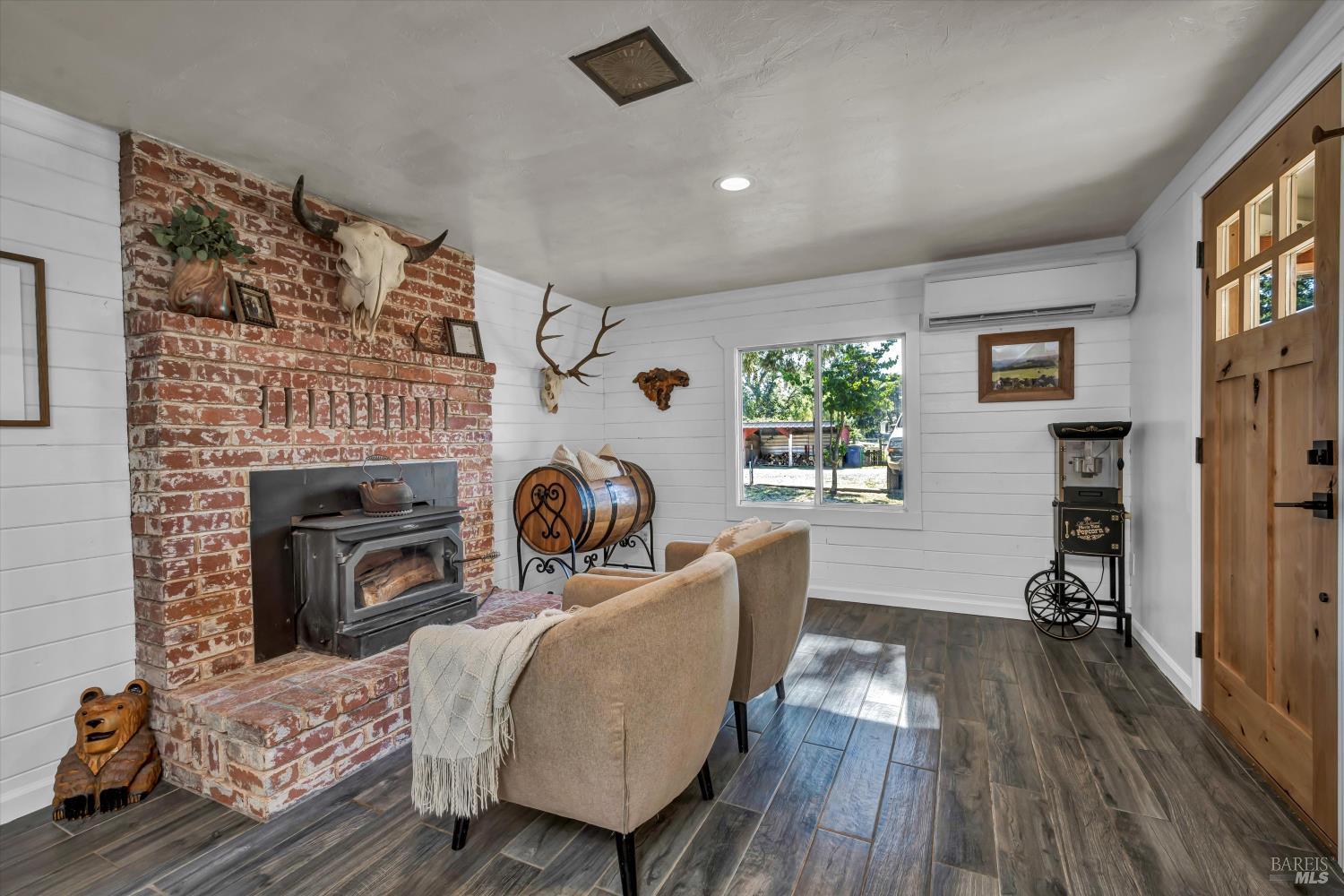 Detail Gallery Image 4 of 56 For 9099 E Side Potter Valley Rd, Potter Valley,  CA 95469 - 3 Beds | 3 Baths