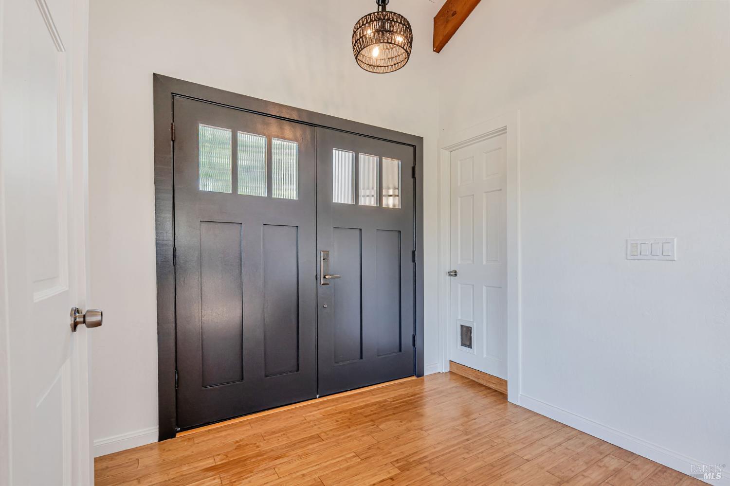 Detail Gallery Image 3 of 30 For 352 Laurel Ave, Novato,  CA 94945 - 4 Beds | 2/1 Baths