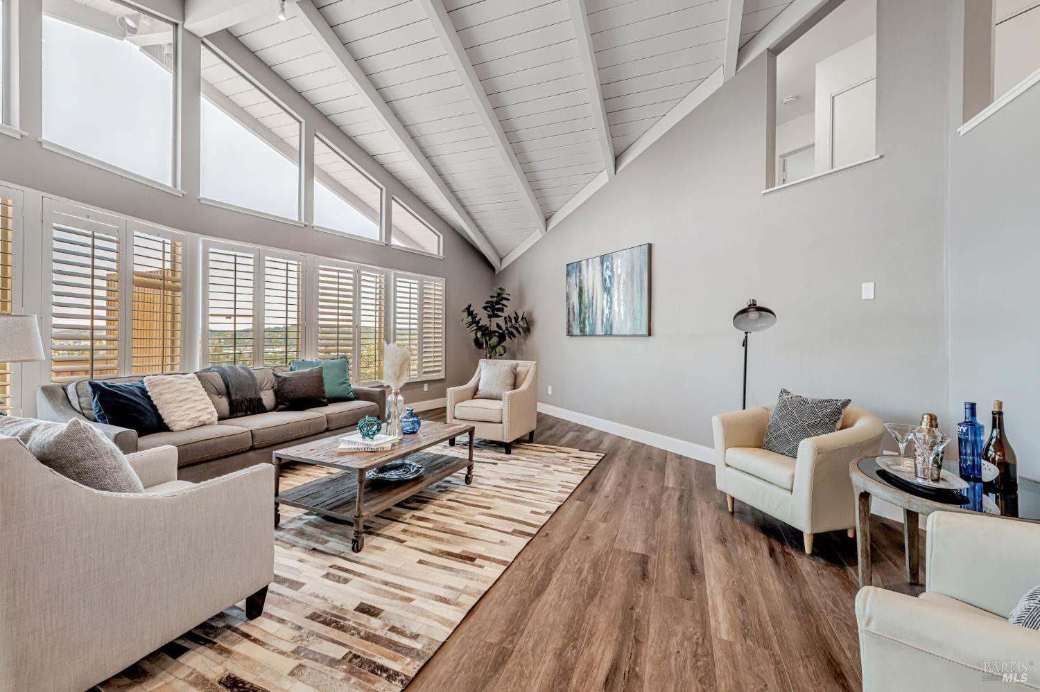 Detail Gallery Image 6 of 44 For 155 Dominican Dr, San Rafael,  CA 94901 - 3 Beds | 2/1 Baths