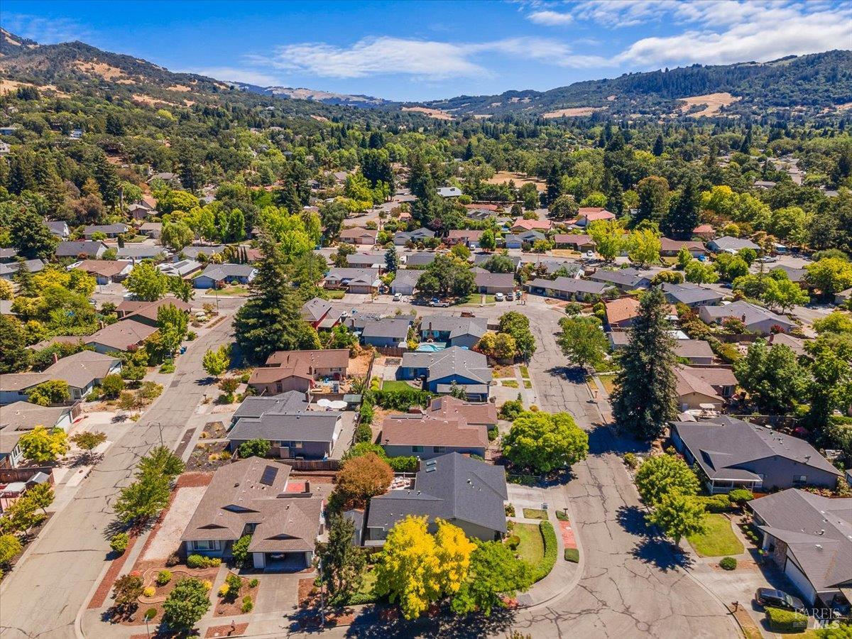 Detail Gallery Image 41 of 44 For 4305 Leafwood Cir, Santa Rosa,  CA 95405 - 3 Beds | 2 Baths