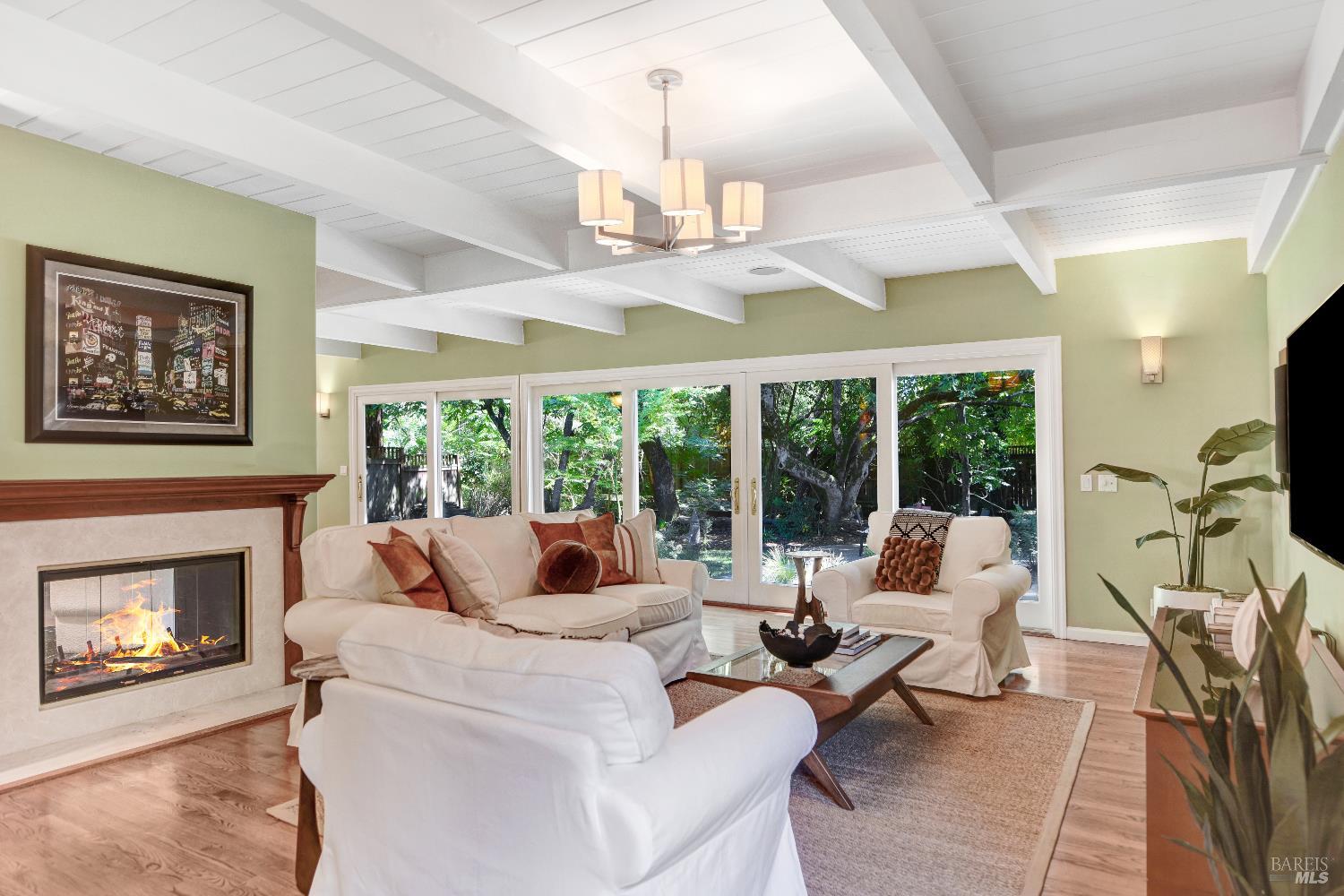Detail Gallery Image 3 of 25 For 255 E Napa St, Sonoma,  CA 95476 - 2 Beds | 2 Baths
