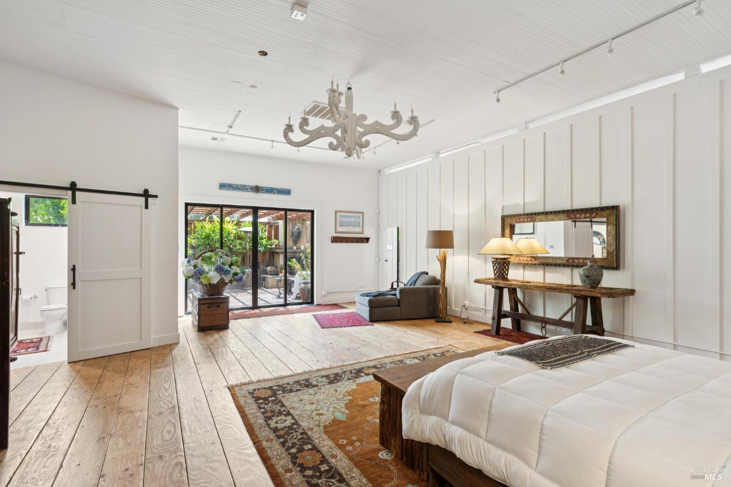 Detail Gallery Image 21 of 43 For 307 Bodega Ave, Petaluma,  CA 94952 - 2 Beds | 2 Baths