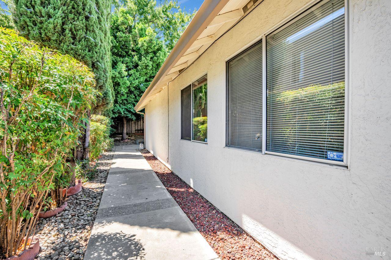 Detail Gallery Image 35 of 36 For 812 Sonnet Dr, Vacaville,  CA 95687 - 3 Beds | 2 Baths