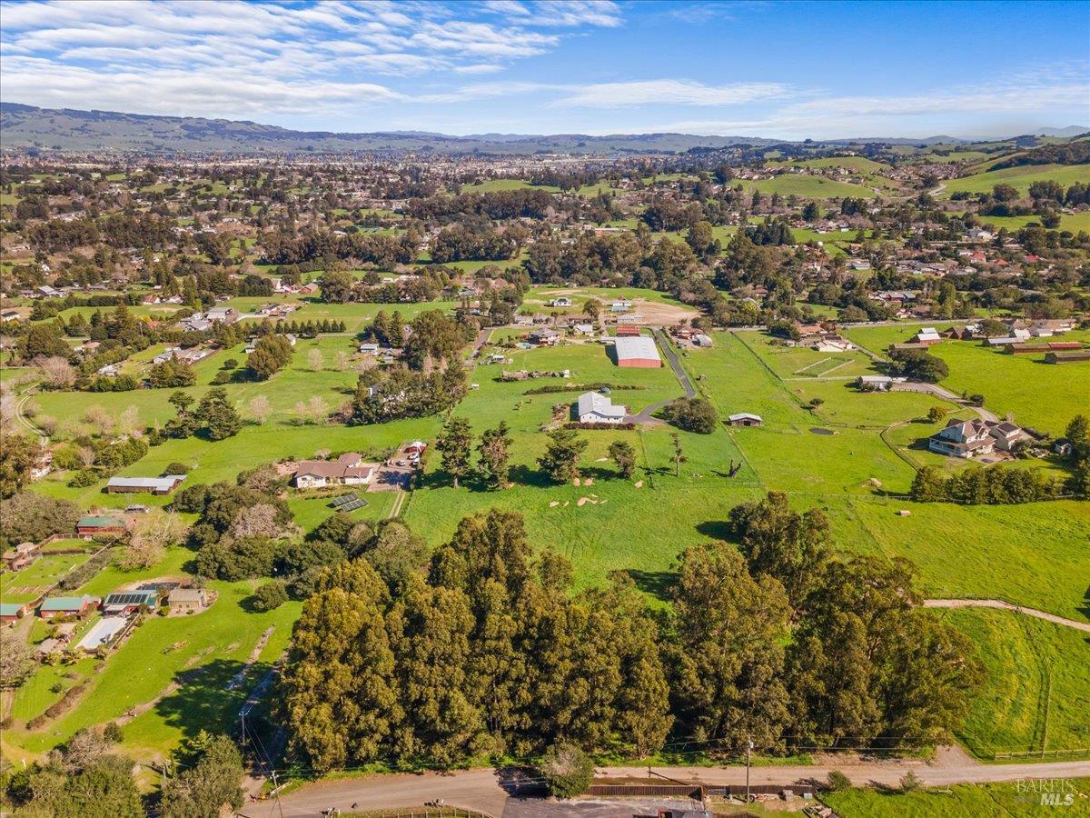 Detail Gallery Image 9 of 27 For 511 Fairview Ct, Petaluma,  CA 94952 - – Beds | – Baths