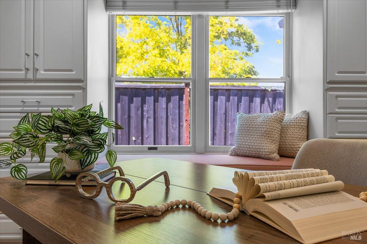 Detail Gallery Image 25 of 44 For 4305 Leafwood Cir, Santa Rosa,  CA 95405 - 3 Beds | 2 Baths