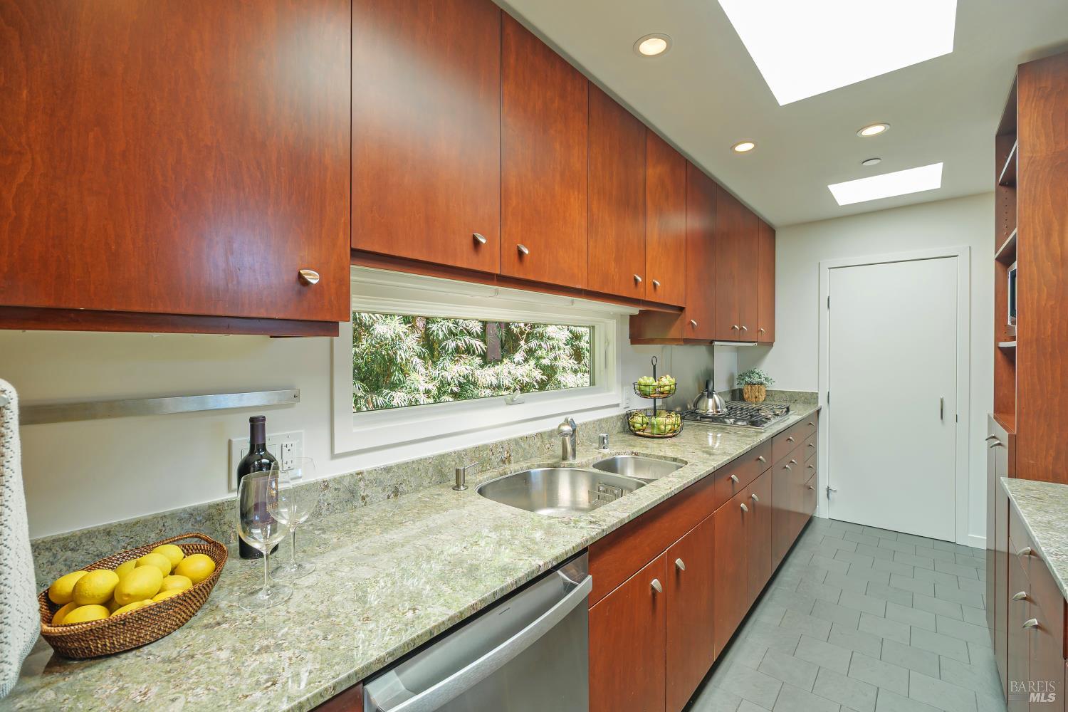 Detail Gallery Image 18 of 27 For 15 Stetson Ave, Kentfield,  CA 94904 - 3 Beds | 2 Baths