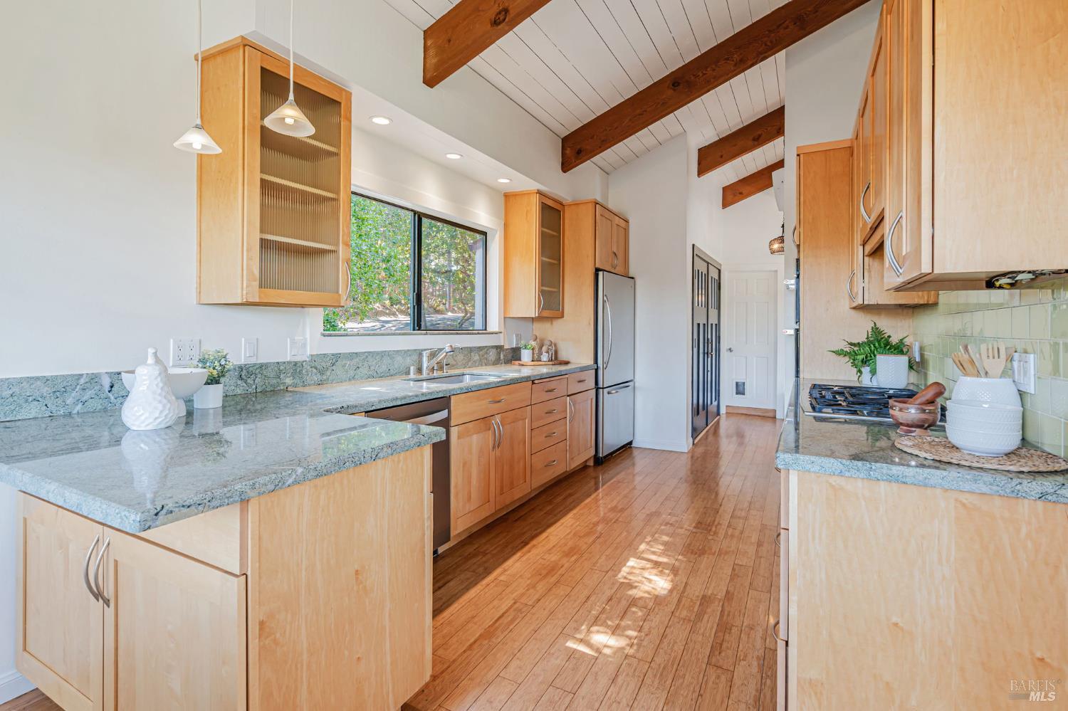 Detail Gallery Image 8 of 30 For 352 Laurel Ave, Novato,  CA 94945 - 4 Beds | 2/1 Baths