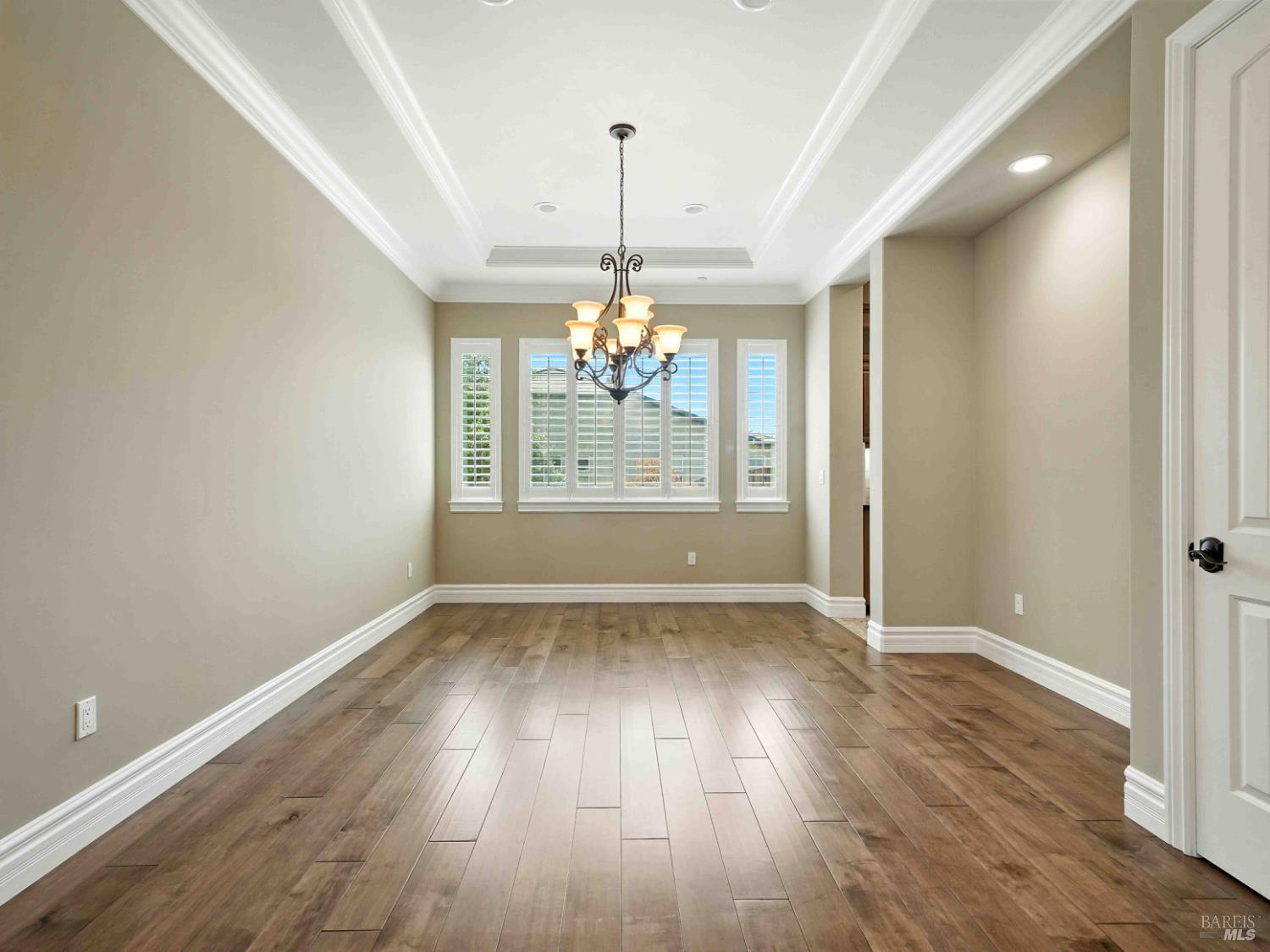 Detail Gallery Image 10 of 37 For 715 Bridle Ridge Dr, Fairfield,  CA 94534 - 5 Beds | 5/1 Baths