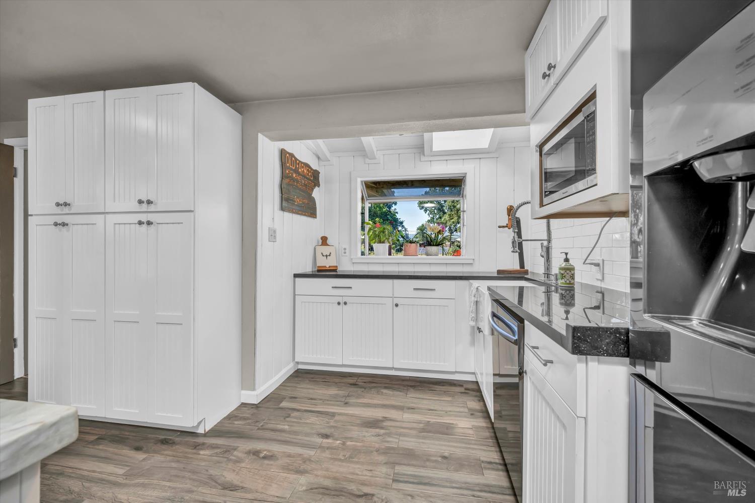 Detail Gallery Image 12 of 56 For 9099 E Side Potter Valley Rd, Potter Valley,  CA 95469 - 3 Beds | 3 Baths
