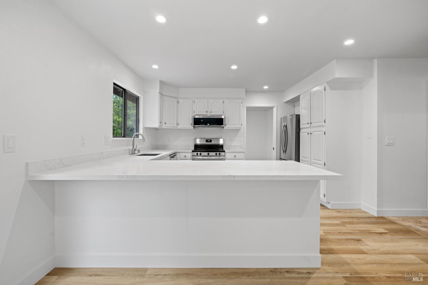Detail Gallery Image 11 of 36 For 8 Margory Ct, Novato,  CA 94947 - 3 Beds | 2/1 Baths