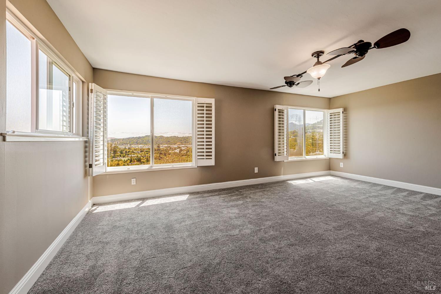 Detail Gallery Image 27 of 44 For 155 Dominican Dr, San Rafael,  CA 94901 - 3 Beds | 2/1 Baths