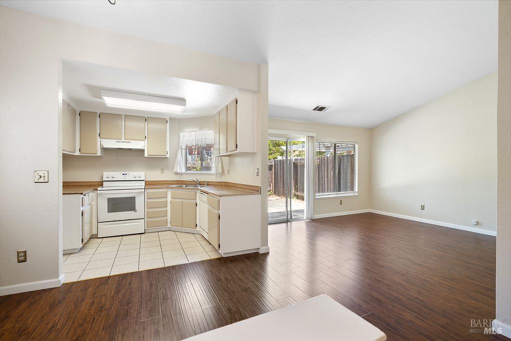 Detail Gallery Image 5 of 27 For 148 Stageline Dr, Vallejo,  CA 94591 - 2 Beds | 1 Baths