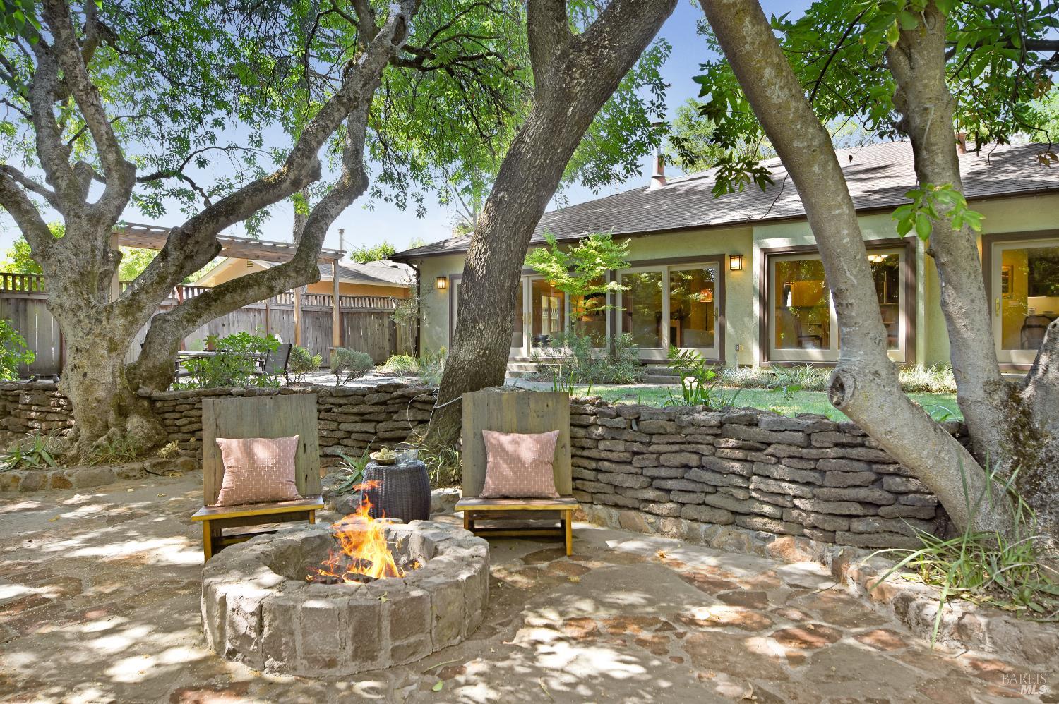 Detail Gallery Image 18 of 25 For 255 E Napa St, Sonoma,  CA 95476 - 2 Beds | 2 Baths